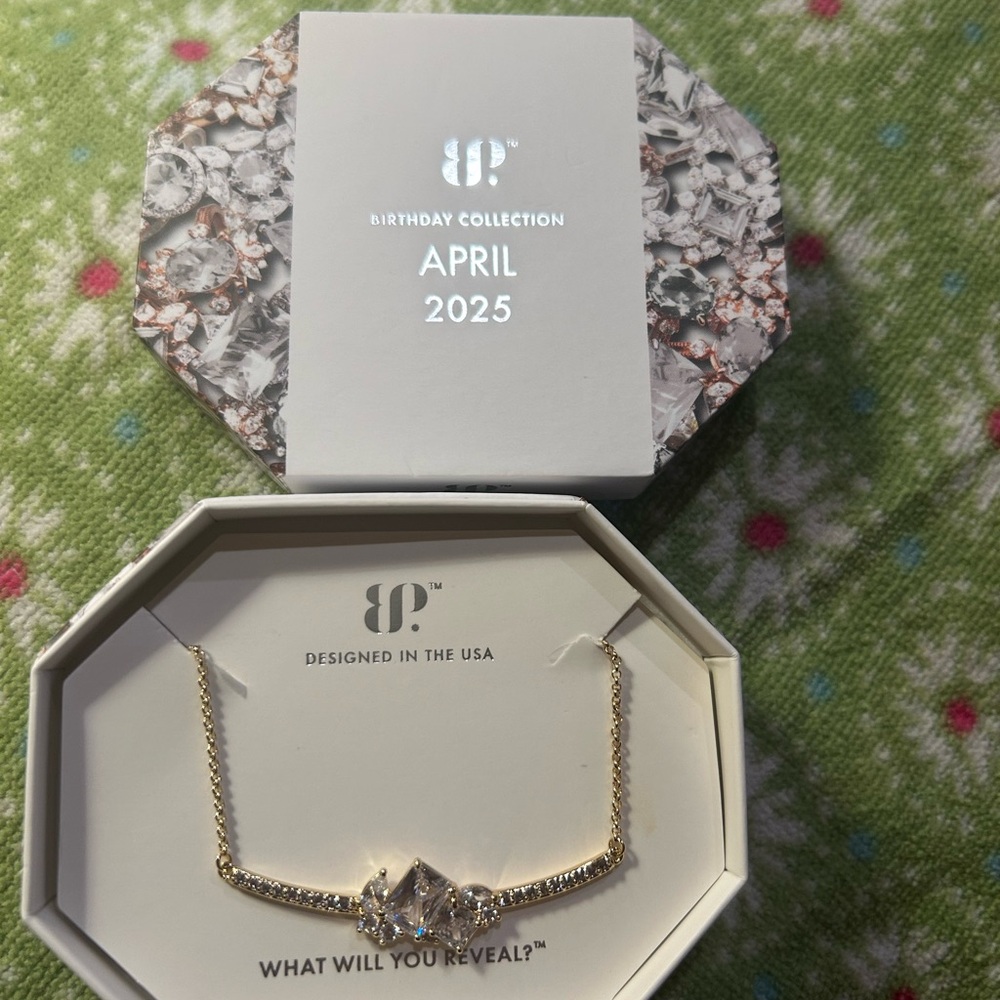 Gold Necklace with Pendant in Elegant Box